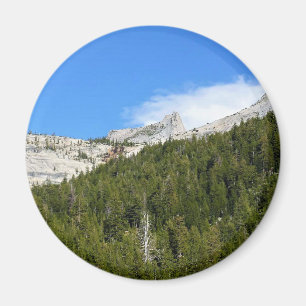Imán Pico de la Catedral en el Lago Tenaya, Yosemite, C