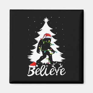 Imán Pie grande con árbol de navidad Sasquatch Creyente