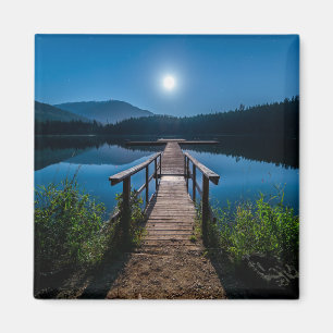 Imán Pier de noche bajo una luna llena