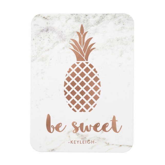 Imán Piña rosa Rosa sobre Mármol Blanco | Ser dulce (Vertical)