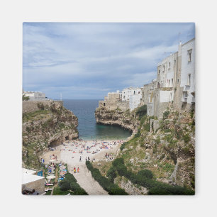 Imán Polignano una playa de la ciudad de la yegua en el