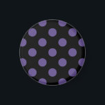 Imán Polka ultravioleta sobre negro<br><div class="desc">El color de Pantone del año 2018 es ultra violeta.</div>