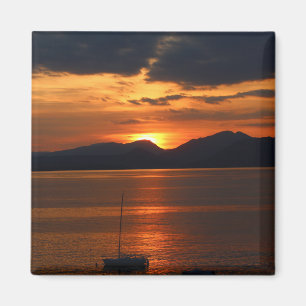 Imán Polvo sobre el lago Garda con un hermoso atardecer