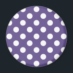 Imán Pos de polka blanco sobre ultravioleta<br><div class="desc">El color de Pantone del año 2018 es ultra violeta.</div>