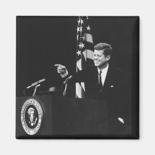Imán Presidente estadounidense John Kennedy en conferen