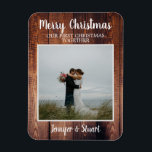 Imán Primera Navidad juntos, foto de Navidades de peluc<br><div class="desc">Crea tu propia rústica Primera Navidad juntos Navidades de la foto imán flexi. Envíe a sus amigos y familiares Feliz Navidad con este imán fotográfico único y personal. Añade tu propia foto,  texto y nombres para personalizarla.</div>