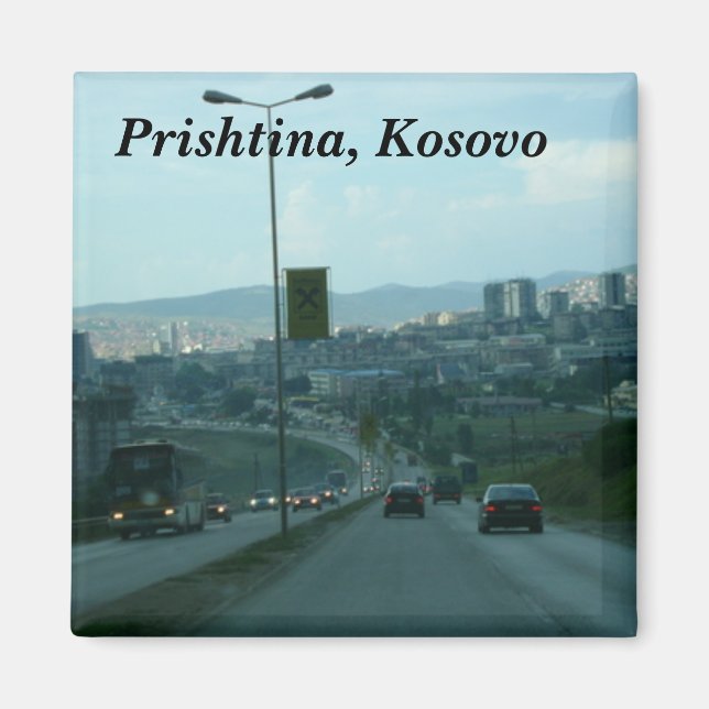 Imán Pristina, Kosovo (Frente)