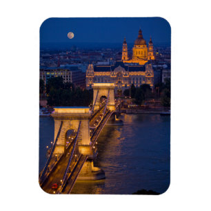 Imán Puente de cadena y luna llena en la noche