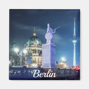 Imán Puente de piedra cerca de la Catedral de Berlín en