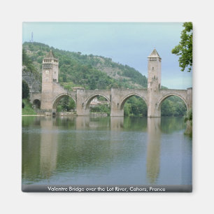 Imán Puente de Valentre sobre el río de la porción,