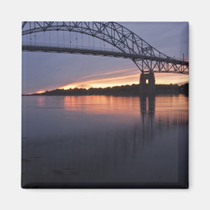 Imán Puente Sagamor sobre el canal de Cape Cod, 2