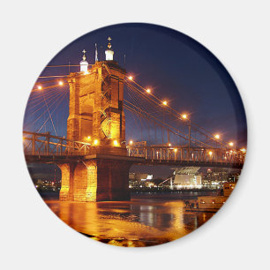 Imán Puente sobre el río Ohio en Cincinnati Ohio