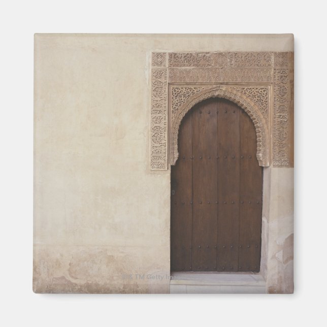 Imán Puerta en el palacio de la Alhambra en Granada, Es (Frente)