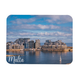 Imán Puerto de Sliema y rascacielos de Malta