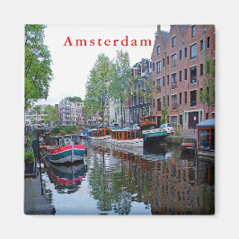 Imán Puerto en el canal de Amsterdam.