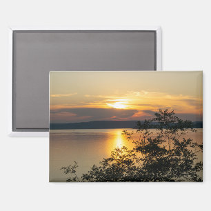 Imán Puesta de sol sobre el lago Balaton, Hungría.