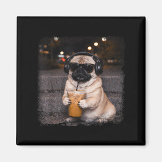 Imán Pug drinking iced coffee lover humor funny dog mem