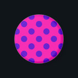 Imán Puntos de polka azul en fuchsia<br><div class="desc">Puntos de polka azul en fuchsia</div>