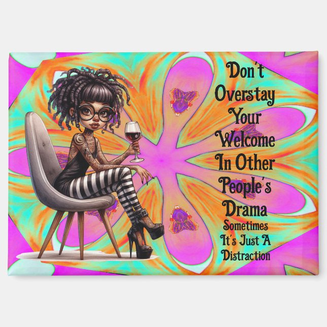 Imán Quirky Lady Tattoos & Wine Drama Magnet (Anverso)