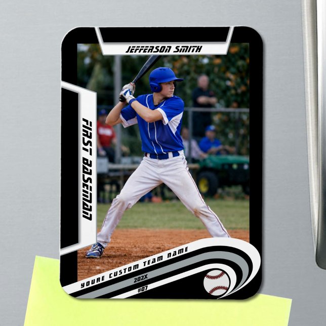 Imán Recuerdos de béisbol Llenos de vida Plata Negro Pe (Baseball Player Magnet in Black with Custom Team Name and White Silver Elements)