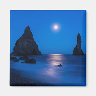 Imán Reflejo de la salida de la luna Islandia, Reynis