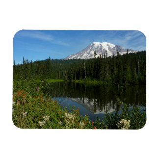 Imán Reflejo del lago del Monte Rainier con flores silv
