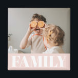Imán Regalo moderno de fotografía de la familia rosa pa<br><div class="desc">Regalo moderno de fotografía de la familia rosa pastoral</div>