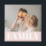 Imán Regalo moderno de fotografía de la familia rosa pa<br><div class="desc">Regalo moderno de fotografía de la familia rosa pastoral</div>