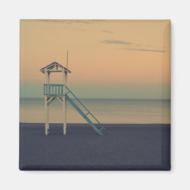 Imán Retro Lifeguard Beach Tower Sunset Photo (Frente)
