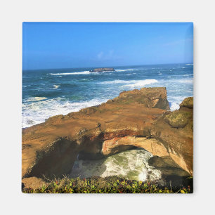 Imán Roca Otter en el Parque Estatal Devil's Punchbowl,