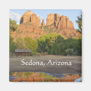 Imán Roca roja cruzando Sedona, Arizona