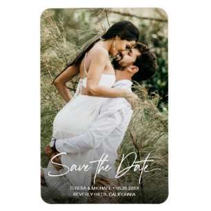 Imán Romántico Save the Date Vertical Engagement Photo