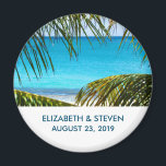 Imán Romántico Turquesa Tropical Beach Wedding<br><div class="desc">imán boda personalizado con sus nombres y fecha. Diseñado con una hermosa fotografía de una playa tropical turquesa con grandes frondas verdes de palmeras enmarcando el escenario.</div>