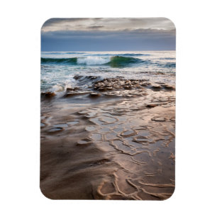 Imán Rompimiento de olas en la playa, California