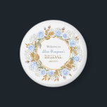 Imán Rosa azul dorado<br><div class="desc">Un elegante cartel de bienvenida adornado con suaves rosas azules polvorientos de color agua y delicadas sorpresas de la respiración del bebé,  que le dan un toque romántico y de ensueño a cualquier exposición de ducha de novia.</div>