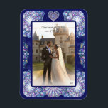 Imán Rosario azul<br><div class="desc">Dibujo de una vidriera de colores similares a los de una antigua catedral europea: la base de este patrón es una ventana rosa, con toques de varios colores, incluidos los tonos azules, sobre un fondo azul marino. Diamantes de imitación azules (dibujados). Este diseño también está disponible en rojo cardenal en...</div>