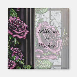 Imán Rosas púrpuras junto a la ventana - estilo gótico