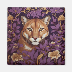 Imán Rostro de Puma Entre Follaje y Flores de Color Púr