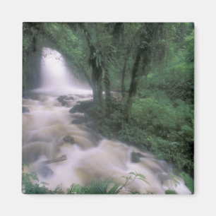 Imán SA, Perú, S.H. Machu Picchu, Cascada y Nubes