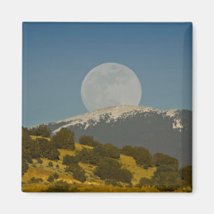 Imán Salida de la luna sobre las montañas Sangre de Cri