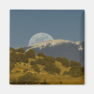 Imán Salida de la luna sobre las montañas Sangre de Cri