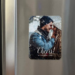 Imán Salud | Superposición de la fotografía de Glitz Fa<br><div class="desc">imanes de fotos de vacaciones impresos por personalizados con una plantilla sencilla para la personalización. Este diseño moderno de moda tiene un purpurina falso y un elegante texto de caligrafía. La frase dice "¡Salud!". Personalízalo con tus fotos y agrega tu apellido y el año. Utilice las herramientas de diseño para...</div>