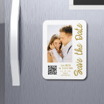 Imán Salven La Boda Moderna Y Elegante Del Oro Blanco<br><div class="desc">Guardar el guión elegante blanco de oro de la fecha Imanes Bodas modernos con fondo blanco con la foto de su personalizado. Personalice el texto editando el texto en los cuadros de texto proporcionados y agregue la dirección URL de su sitio web para el código QR de su personalizado. Diseñado...</div>