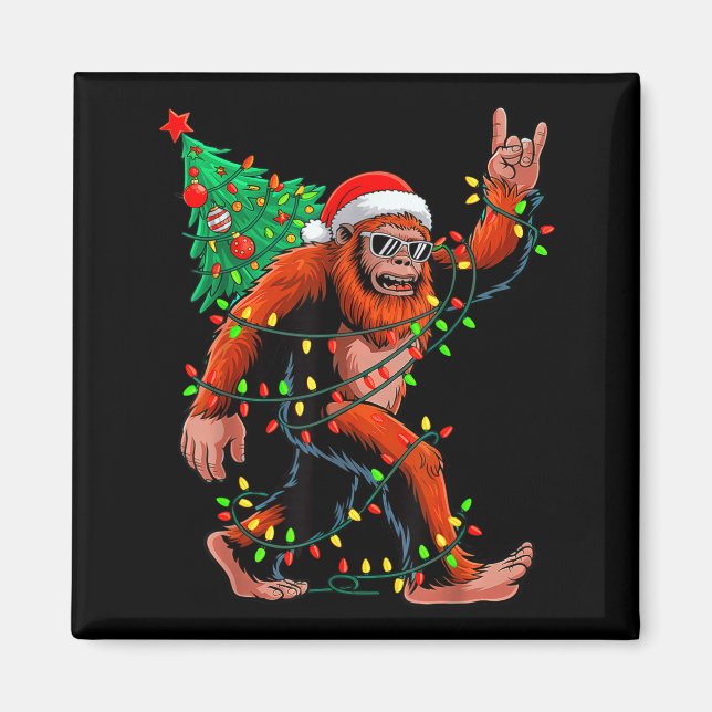 Imán Santa Bigfoot Christmas Tree Xmas Lights Sasquatch (Frente)