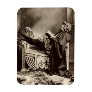 Imán Sarah Bernhardt (1844-1923) como Hamlet en el 1899