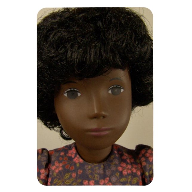 Imán Sasha Puppe / Sasha Doll Premium Flexi Magnet (Vertical)