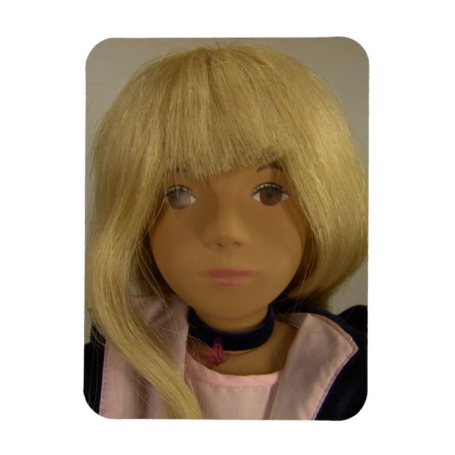 Imán Sasha Puppe / Sasha Doll Premium Flexi Magnet (Vertical)