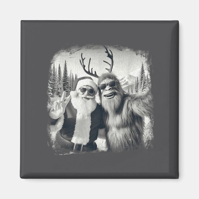 Imán Sasquatch 67 Christmas Tree Funny Santa Bigfoot  (Frente)