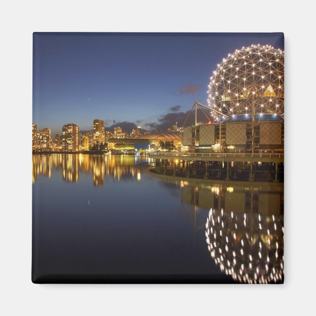 Imán Science World y CBD reflejados en False Creek, (Frente)
