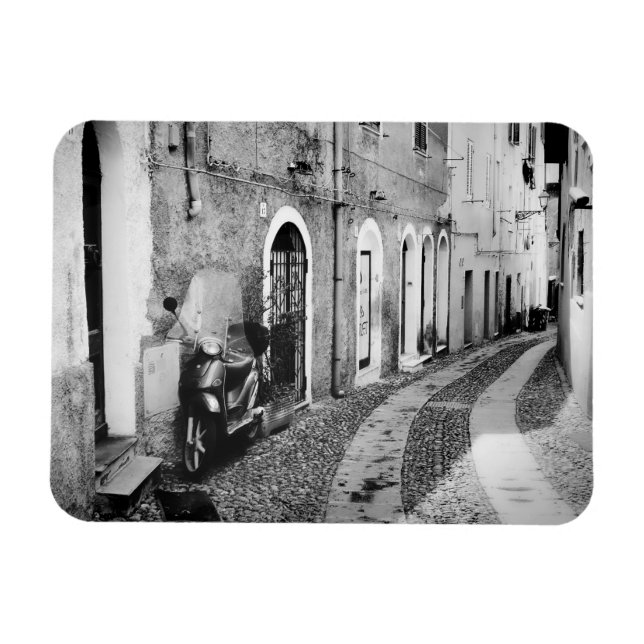 Imán Scooter en una calle de Italia en blanco y negro (Horizontal)